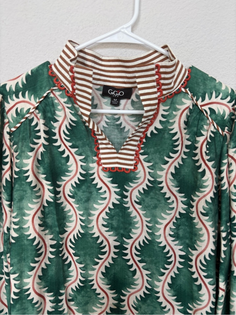 GiGiO Green Leaf Print Tunic Blouse Medium Boho Split Neck Long Sleeve‎ Top - Picture 2 of 8